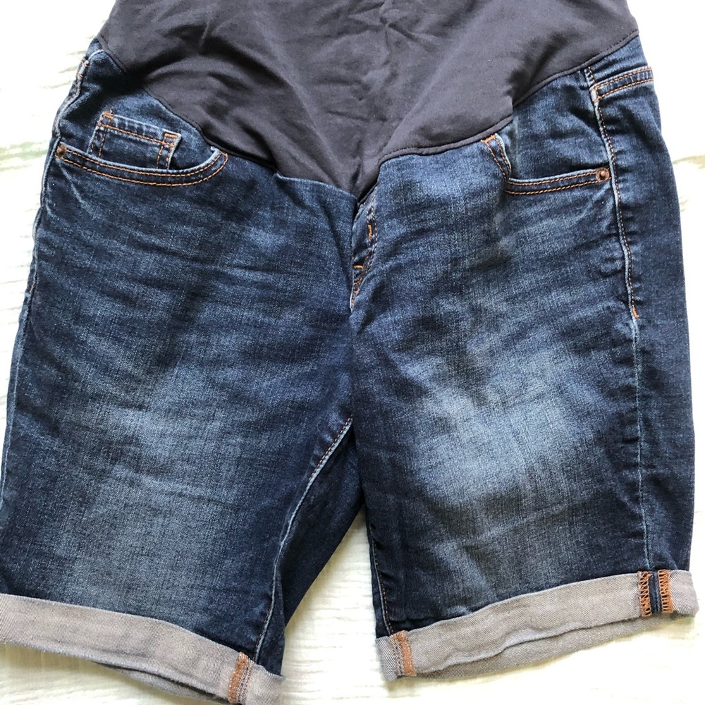 Maternity denim jean shorts Old Navy size 2